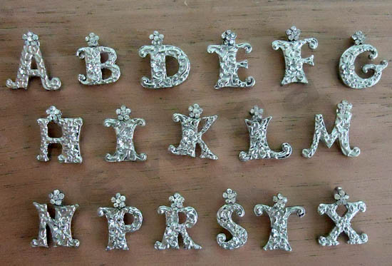 DSC03734 metallika monogrammata me strass k louloudi 310100 mexri 310116 copy