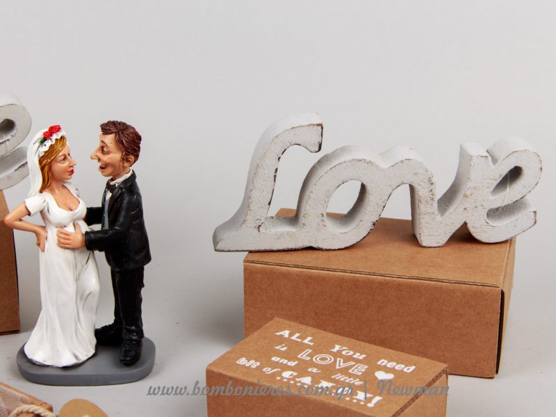 Μπομπονιέρα γάμου σπιρτόκουτο και cake topper με έγκυο νύφη mpomponiera spirtokouto ektiposi sfragida etiketa