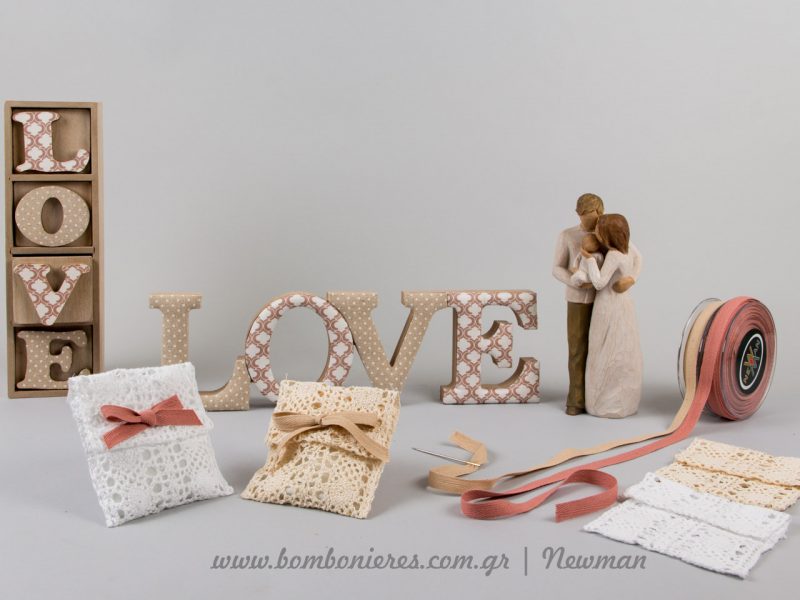 Love is all we need και δαντελένιες μπομπονιέρες