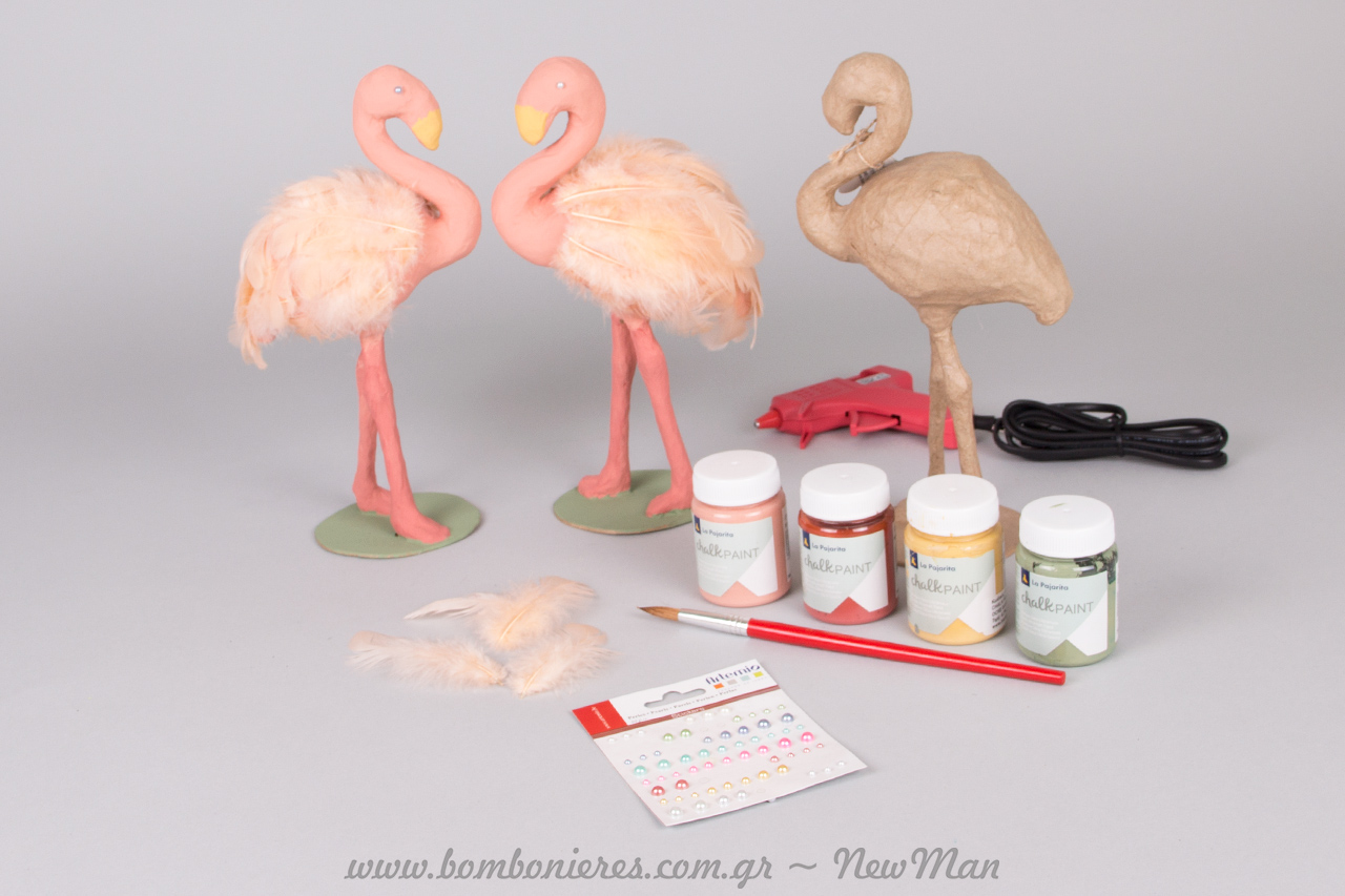 Φτιάξε κι εσύ το δικό σου ροζ φλαμίνγκο με chalk paint, αυτοκόλλητες πέρλες και ροζ πούπουλα