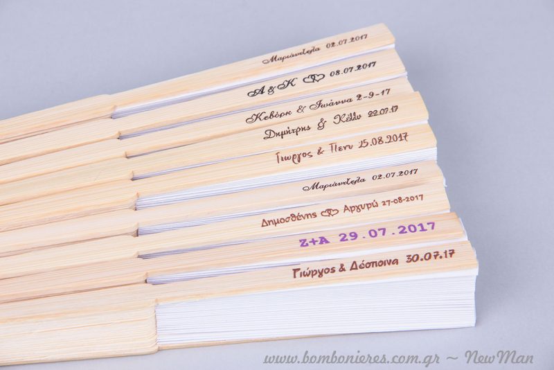 Διαλέξτε γραμματοσειρά, χρώματα και τα εικονίδια που σας αντιπροσωπεύουν και δημιουργήστε ένα πανέμορφο αναμνηστικό.