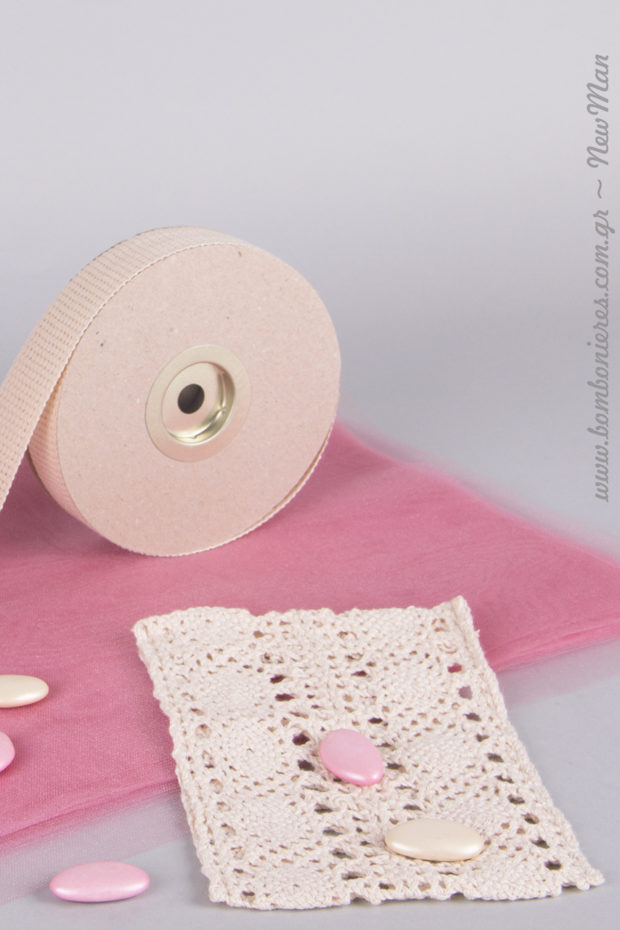 Δαντελένιο πουγκί και dusty pink αποχρώσεις για το γάμο ή τη βάπτιση της μικρής σας πριγκίπισσας.