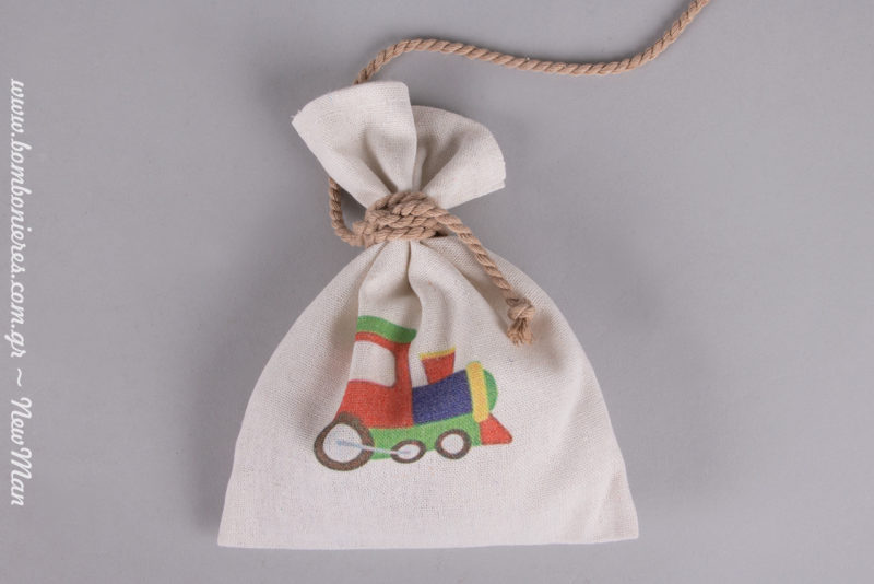 Λινό εκρού πουγκί με σχέδιο τρενάκι (14 x 18cm), συνδυασμένο με μπεζ βαμβακερό κορδόνι.