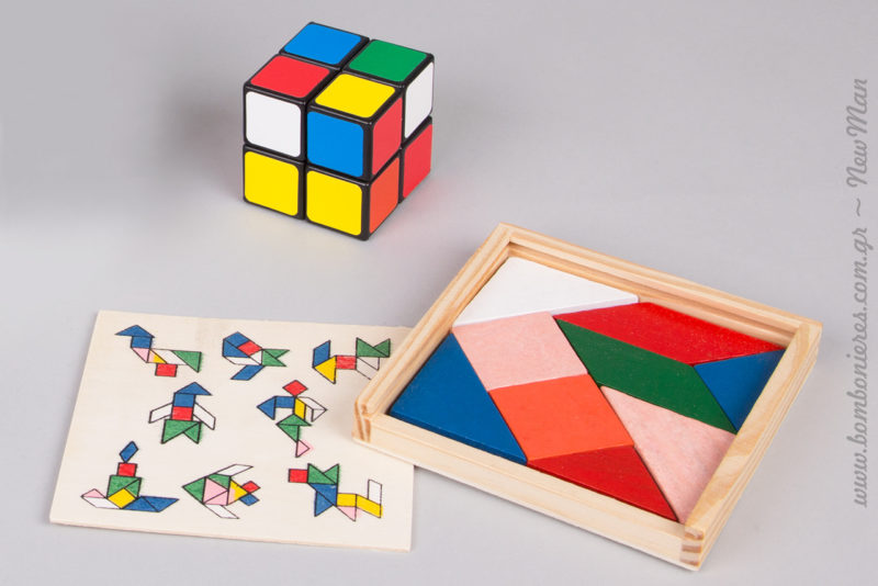 Παιδικός κύβος του Ρούμπικ και ξύλινο παζλ Tangram για το τραπέζι των ευχών και το στολισμό της βάπτισης.