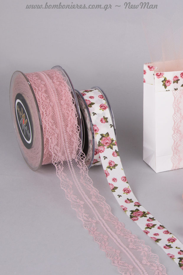 Κορδέλα Old-Time-Classic σε παλιό ροζ και κορδέλα Rosa Multiflora για μια ρομαντική κι αιθέρια μπομπονιέρα.