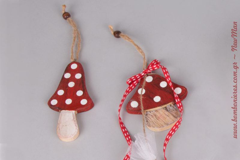 Ξύλινα κρεμαστά μανιταράκια (11.5 x 6cm), το κύριο σώμα της κρεμαστής μας μανιταρο-μπομπονιέρας.