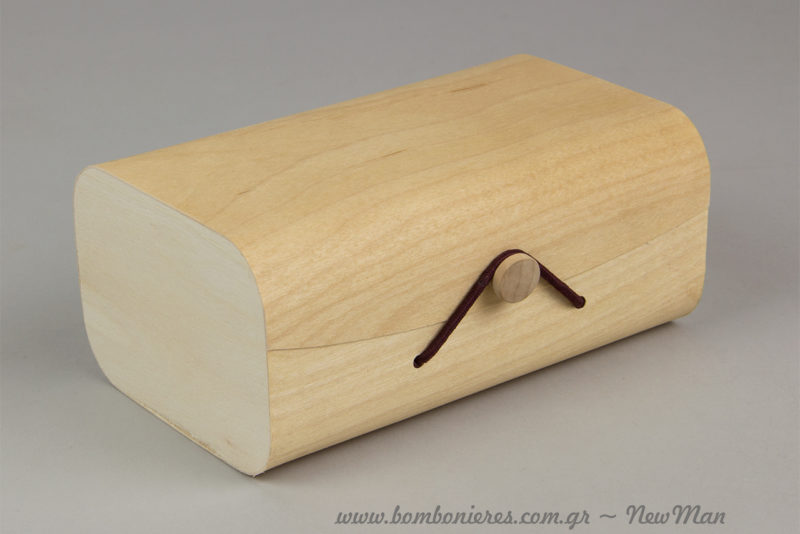 Xylini kasetina (93 x 63 x 140mm) gia ena yperoxo eco friendly enthymio tou gamou i tis vaptisis.