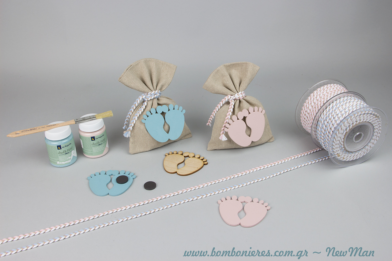 Zwgrafizoume tis ksylines patousitses me chalk paint se galazia (Chalk Paint 75ml Pacific island) i roz apoxrwsi (Chalk Paint 75ml Rose Caprice).