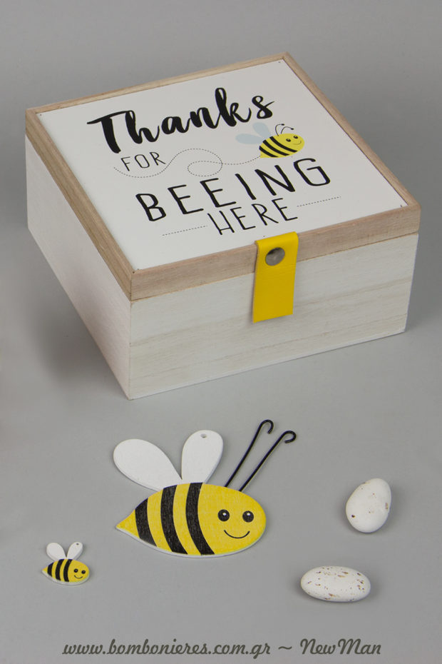 Xylino kouti «Thanks for Beeing here» kai ksylines melissoyles se dyo diastaseis: (7 x 8cm), (21 x 25mm).