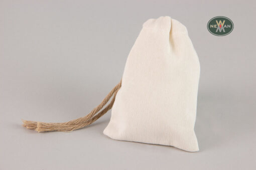 yfasmatino-pougki-me-plaino-desimo-newman-packaging-bombonieres-ekrou